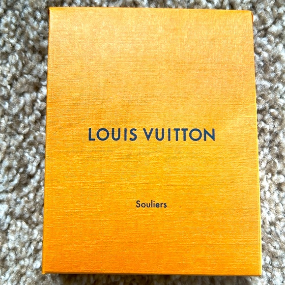 100% AUTHENTIC LOUIS VUITTON DUST BAGS,LACES (BLACK) RIBBON & 11 RECEIPT HOLDERS - Picture 3 of 9